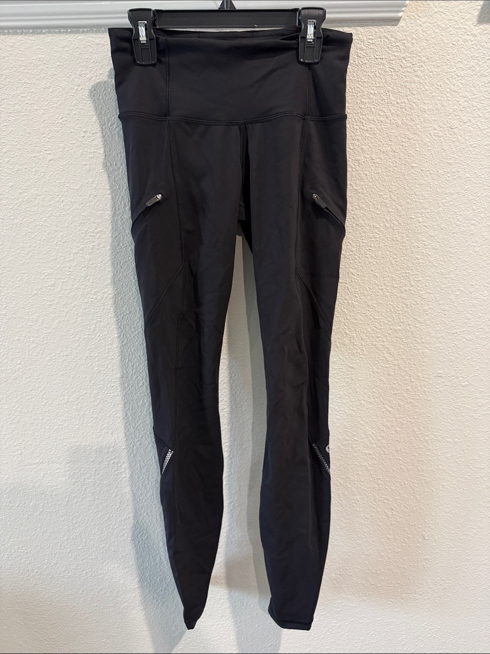Lululemon Black High-Waist Active Leggings with Zipper Pockets